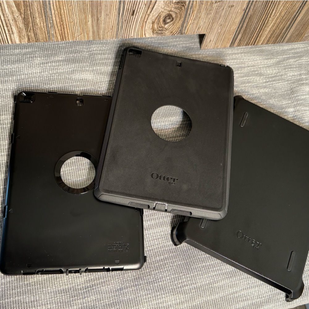OtterBox defender series case for iPad 7th, 8th, & 9th generation